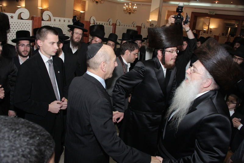 אחרי כתב האישום: אהוד אולמרט חגג עם מאיר פרוש