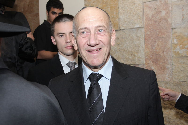 אחרי כתב האישום: אהוד אולמרט חגג עם מאיר פרוש