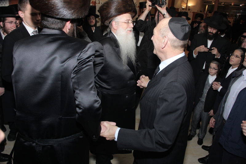 אחרי כתב האישום: אהוד אולמרט חגג עם מאיר פרוש