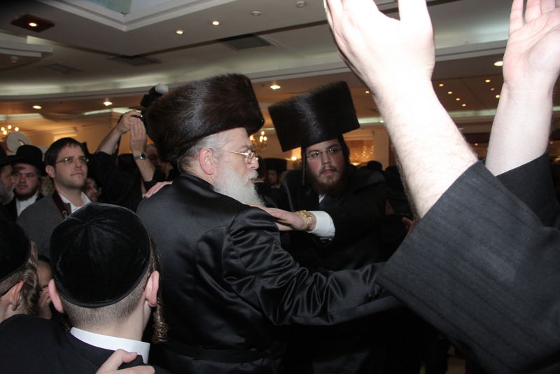 אחרי כתב האישום: אהוד אולמרט חגג עם מאיר פרוש