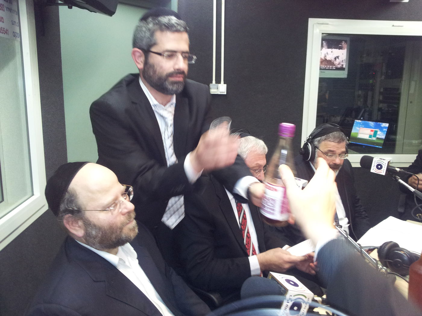 מיוחד: מעמד סיום מסכת ברדיו 'קול חי'