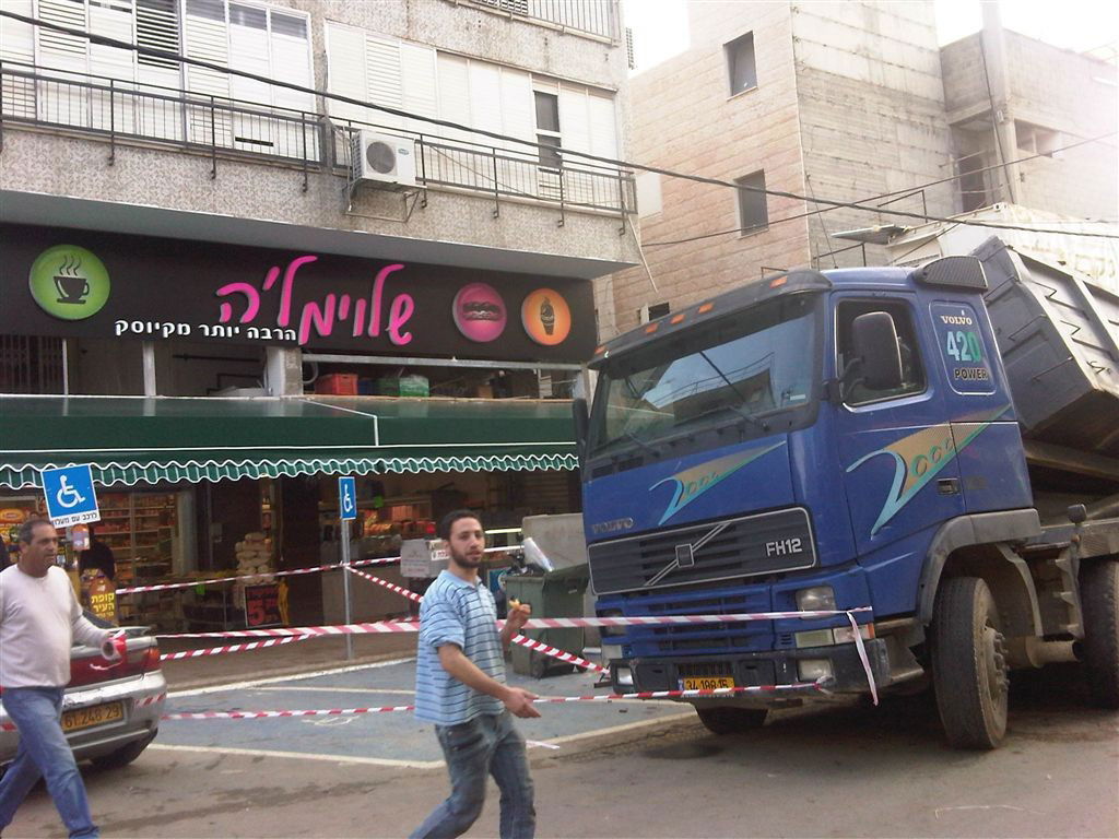 צפו בתמונות: כמעט אסון בבני-ברק