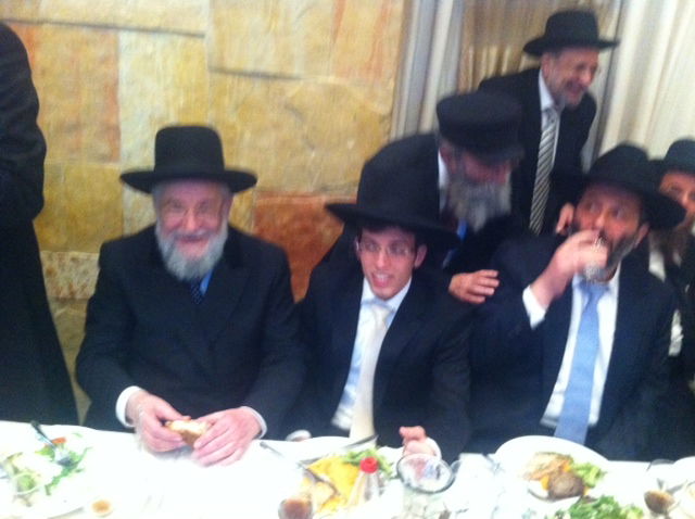 תמונות: רבנים ואישי-ציבור בחתונת נכדת הרב לאו