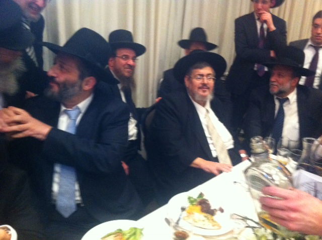 תמונות: רבנים ואישי-ציבור בחתונת נכדת הרב לאו