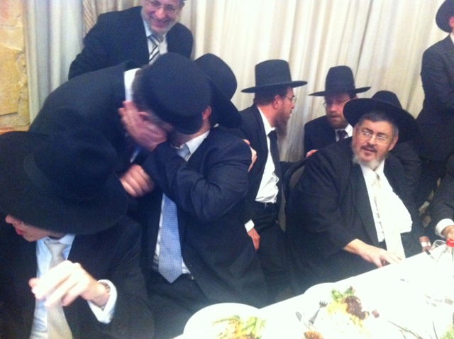 תמונות: רבנים ואישי-ציבור בחתונת נכדת הרב לאו