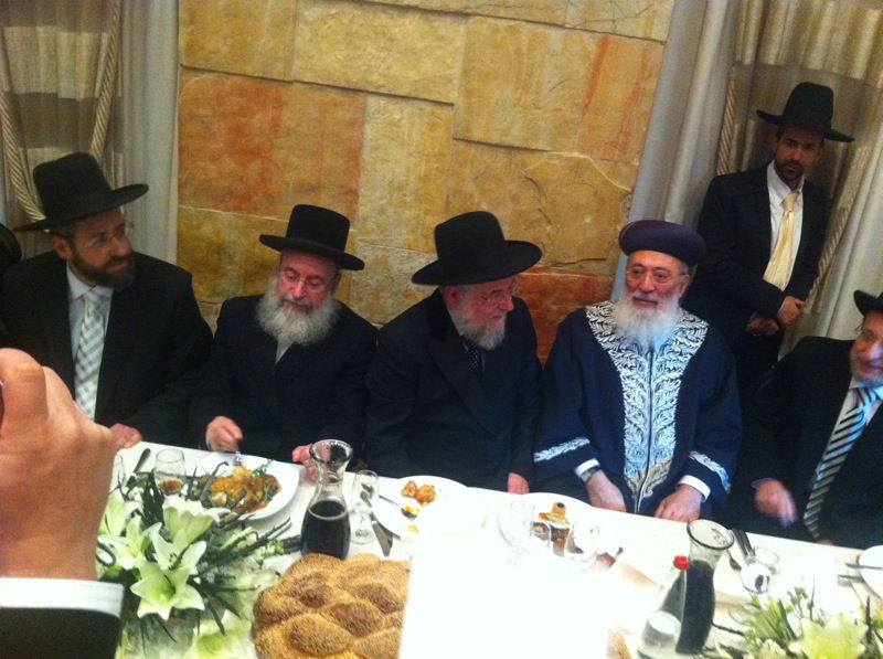 תמונות: רבנים ואישי-ציבור בחתונת נכדת הרב לאו