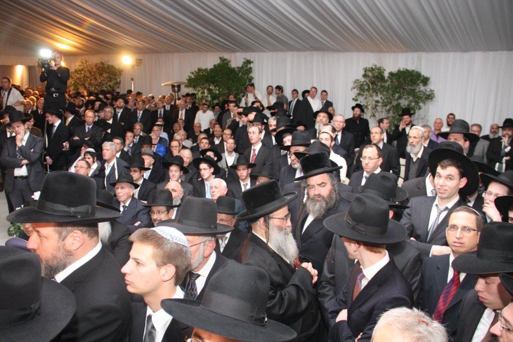 חתונת נכדת הרב ישראל-מאיר לאו: צפו בגלריית ענק