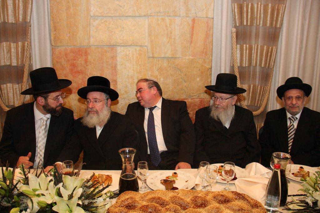 חתונת נכדת הרב ישראל-מאיר לאו: צפו בגלריית ענק