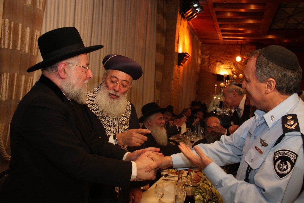 חתונת נכדת הרב ישראל-מאיר לאו: צפו בגלריית ענק