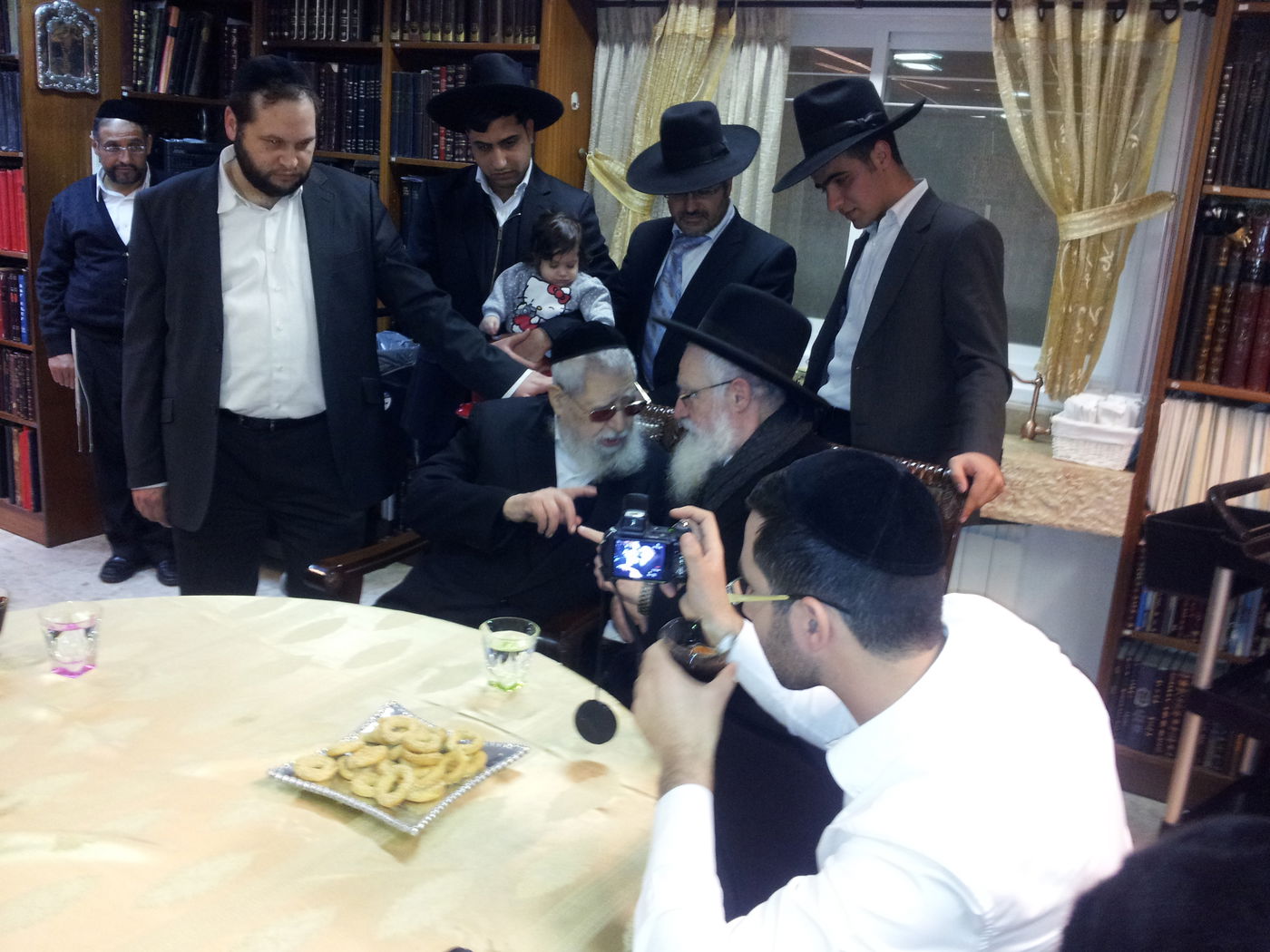 בצל מחלתו הקשה: הרב יעקב יוסף הגיע לבית אביו והתברך