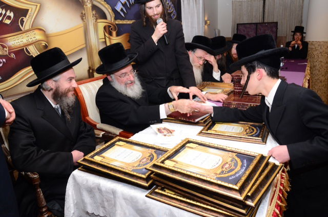 צפו בגלריה: בדרכי תורה עשו כבוד לתורה