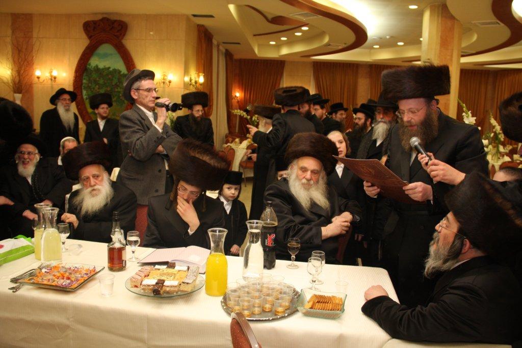 הכל נשאר במשפחה: חתונת הנינים לבית ויז'ניץ