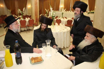 הכל נשאר במשפחה: חתונת הנינים לבית ויז'ניץ