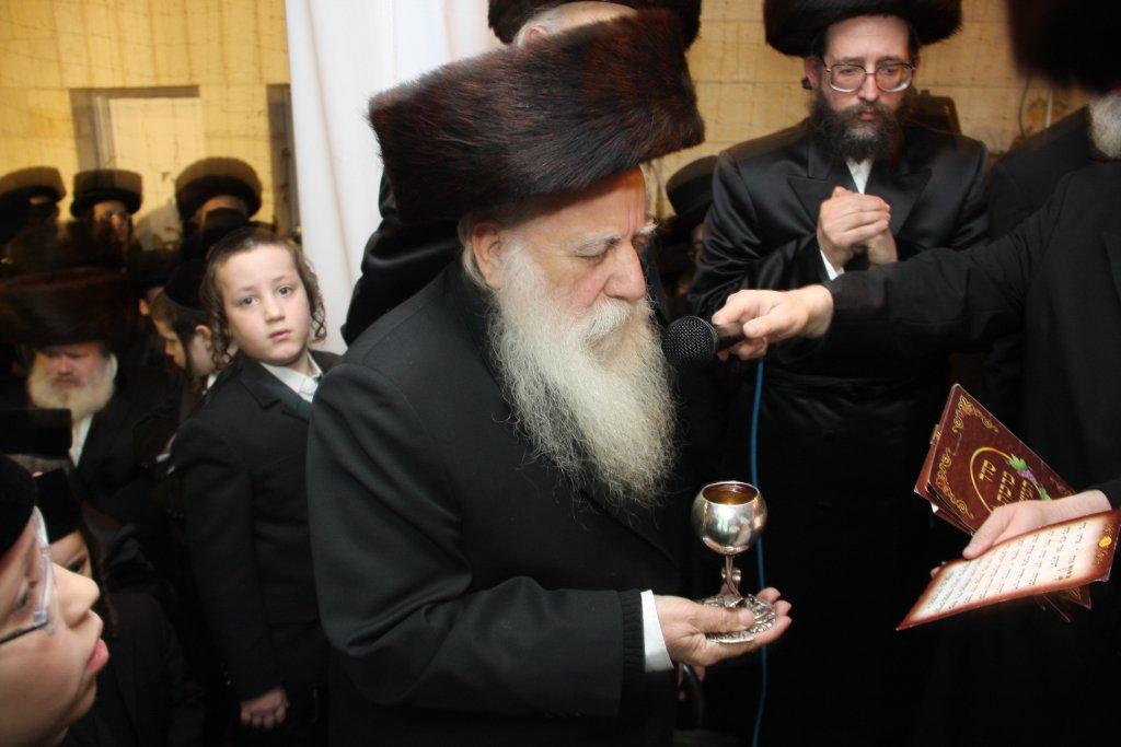 הכל נשאר במשפחה: חתונת הנינים לבית ויז'ניץ