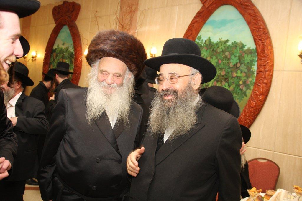 הכל נשאר במשפחה: חתונת הנינים לבית ויז'ניץ