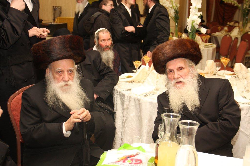 הכל נשאר במשפחה: חתונת הנינים לבית ויז'ניץ