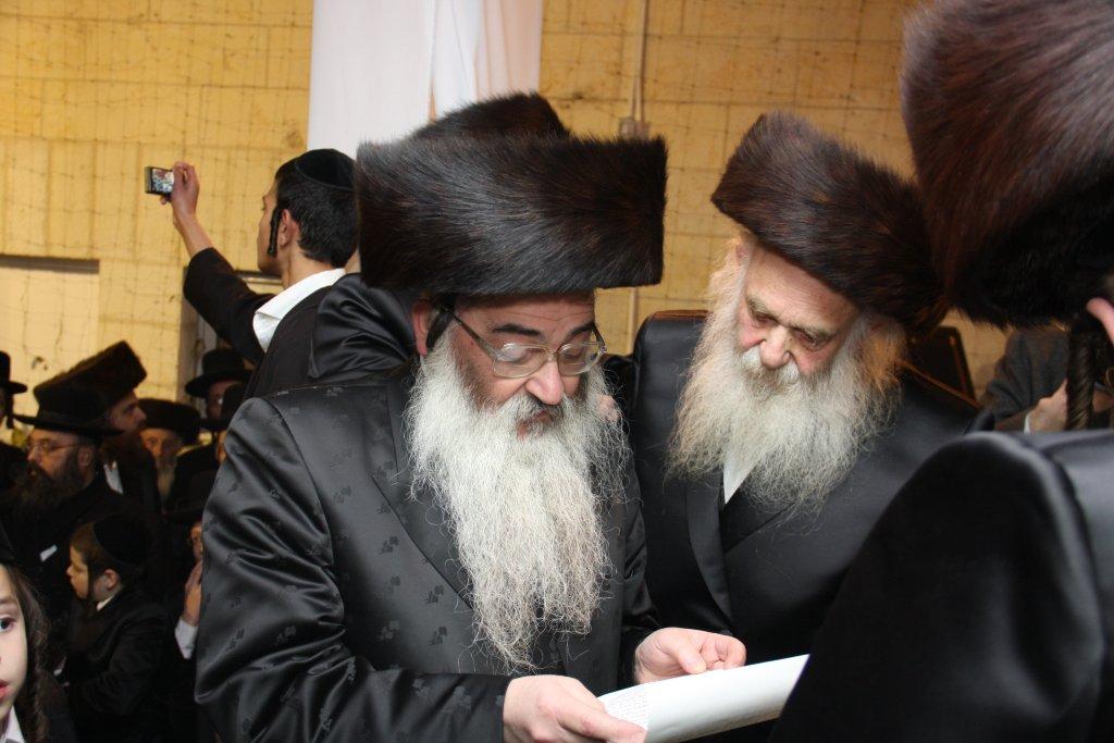 הכל נשאר במשפחה: חתונת הנינים לבית ויז'ניץ