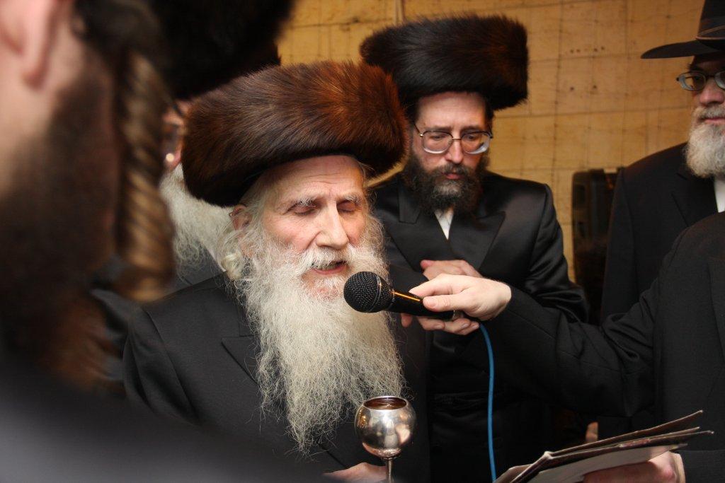 הכל נשאר במשפחה: חתונת הנינים לבית ויז'ניץ