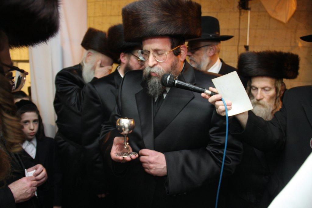 הכל נשאר במשפחה: חתונת הנינים לבית ויז'ניץ