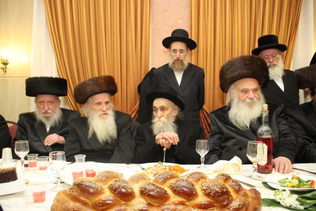 הכל נשאר במשפחה: חתונת הנינים לבית ויז'ניץ