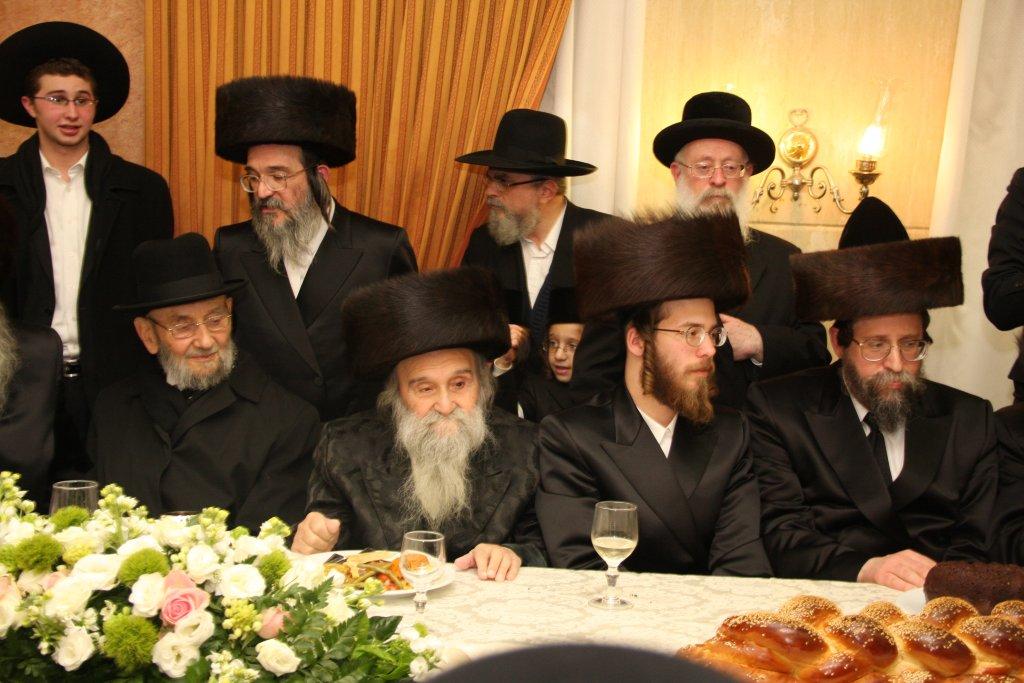 הכל נשאר במשפחה: חתונת הנינים לבית ויז'ניץ