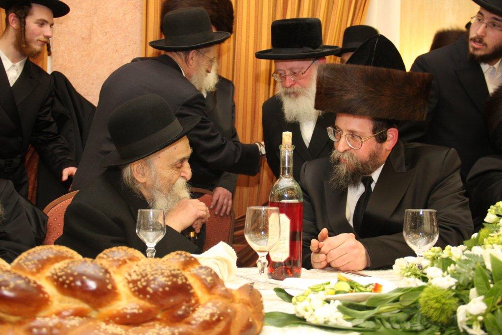 הכל נשאר במשפחה: חתונת הנינים לבית ויז'ניץ