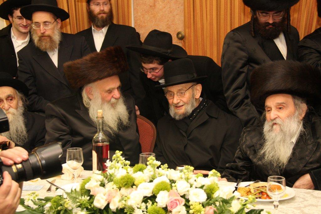 הכל נשאר במשפחה: חתונת הנינים לבית ויז'ניץ