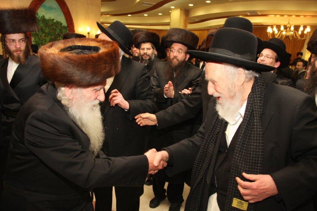 הכל נשאר במשפחה: חתונת הנינים לבית ויז'ניץ