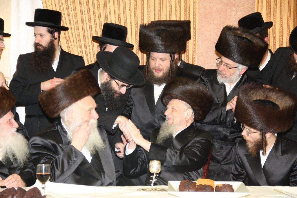 הכל נשאר במשפחה: חתונת הנינים לבית ויז'ניץ