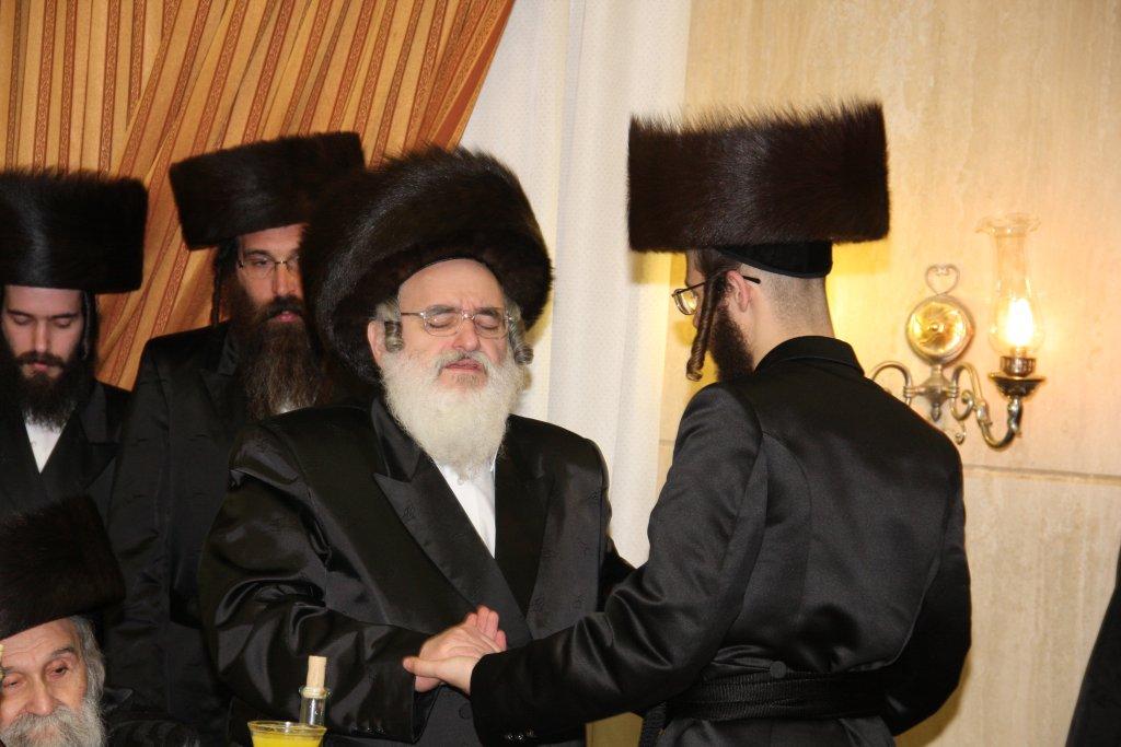 הכל נשאר במשפחה: חתונת הנינים לבית ויז'ניץ