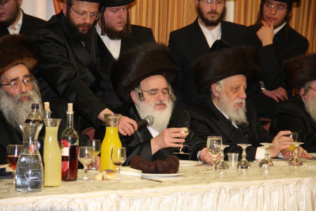 הכל נשאר במשפחה: חתונת הנינים לבית ויז'ניץ