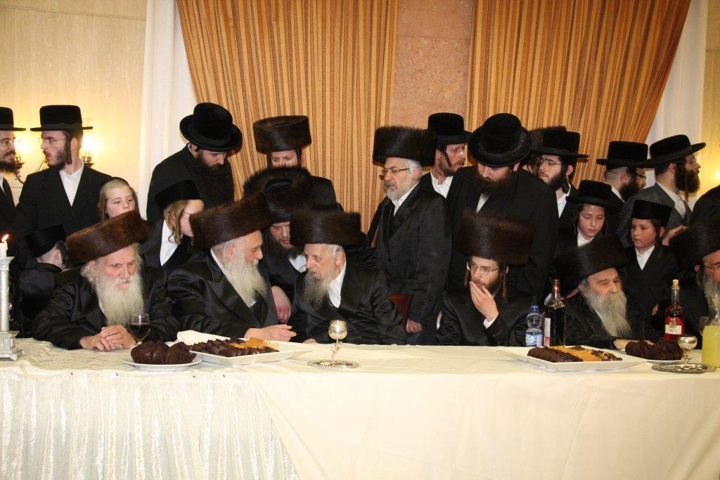 הכל נשאר במשפחה: חתונת הנינים לבית ויז'ניץ