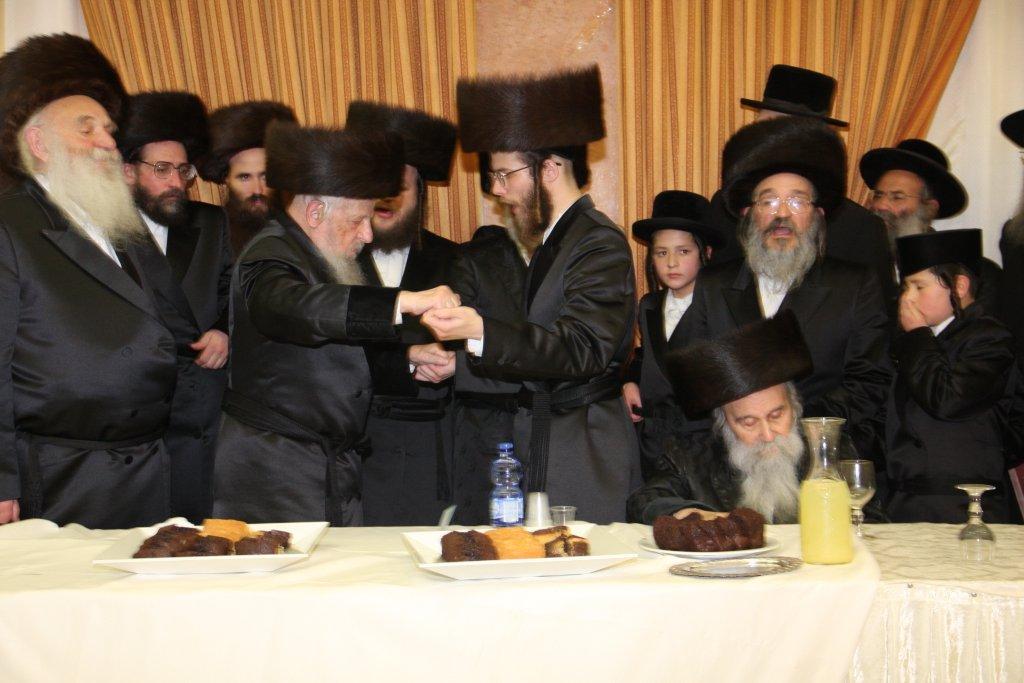 הכל נשאר במשפחה: חתונת הנינים לבית ויז'ניץ