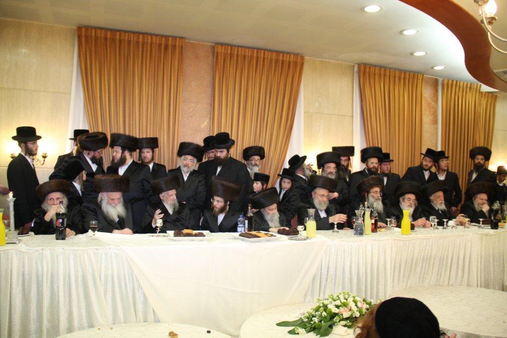 הכל נשאר במשפחה: חתונת הנינים לבית ויז'ניץ