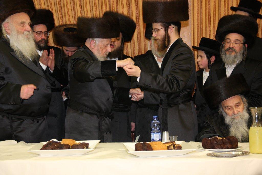 הכל נשאר במשפחה: חתונת הנינים לבית ויז'ניץ