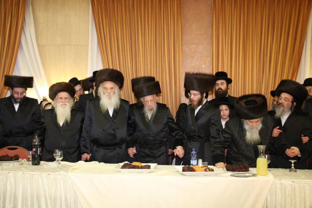 הכל נשאר במשפחה: חתונת הנינים לבית ויז'ניץ