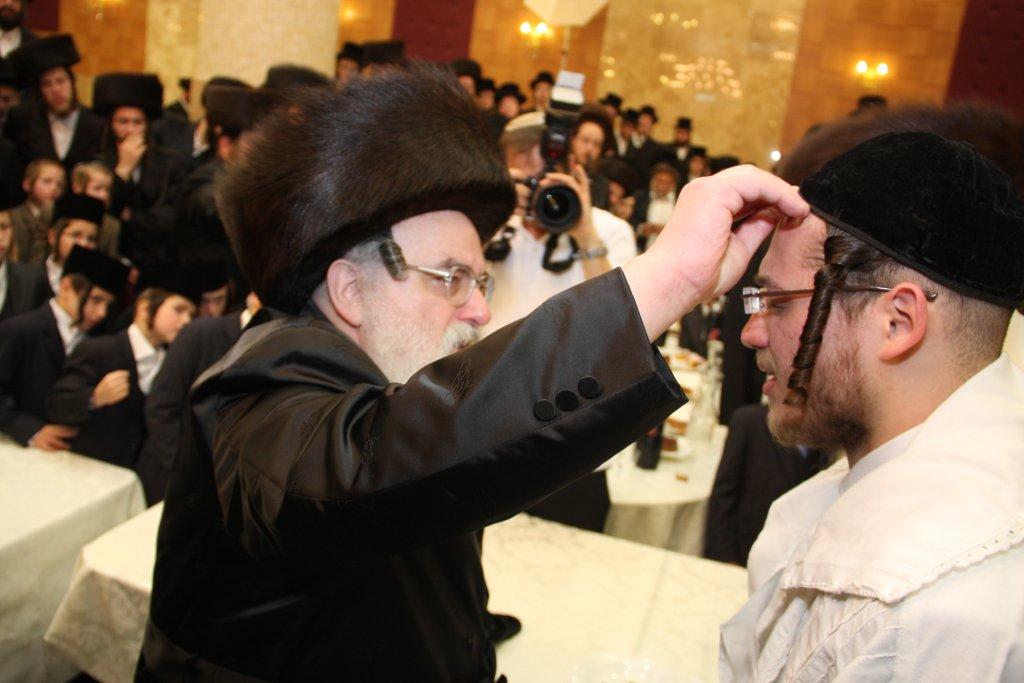 צפו בגלריה: ‏‏שמחת החתונה בחצר מטרסדורף