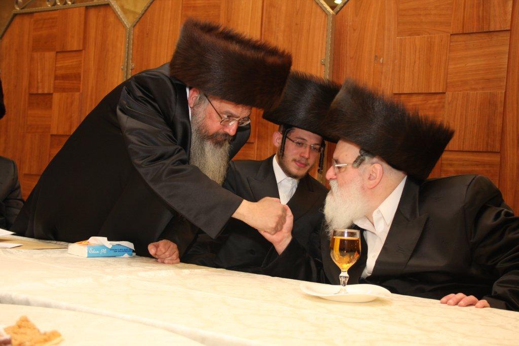 צפו בגלריה: ‏‏שמחת החתונה בחצר מטרסדורף