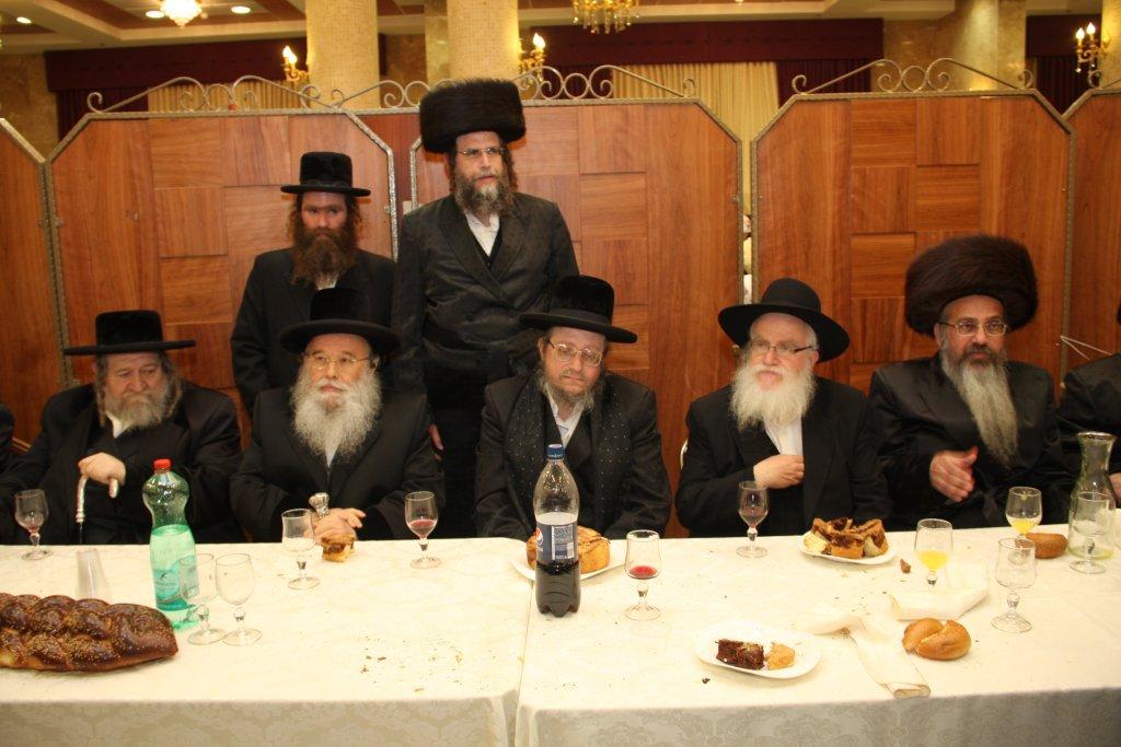 צפו בגלריה: ‏‏שמחת החתונה בחצר מטרסדורף