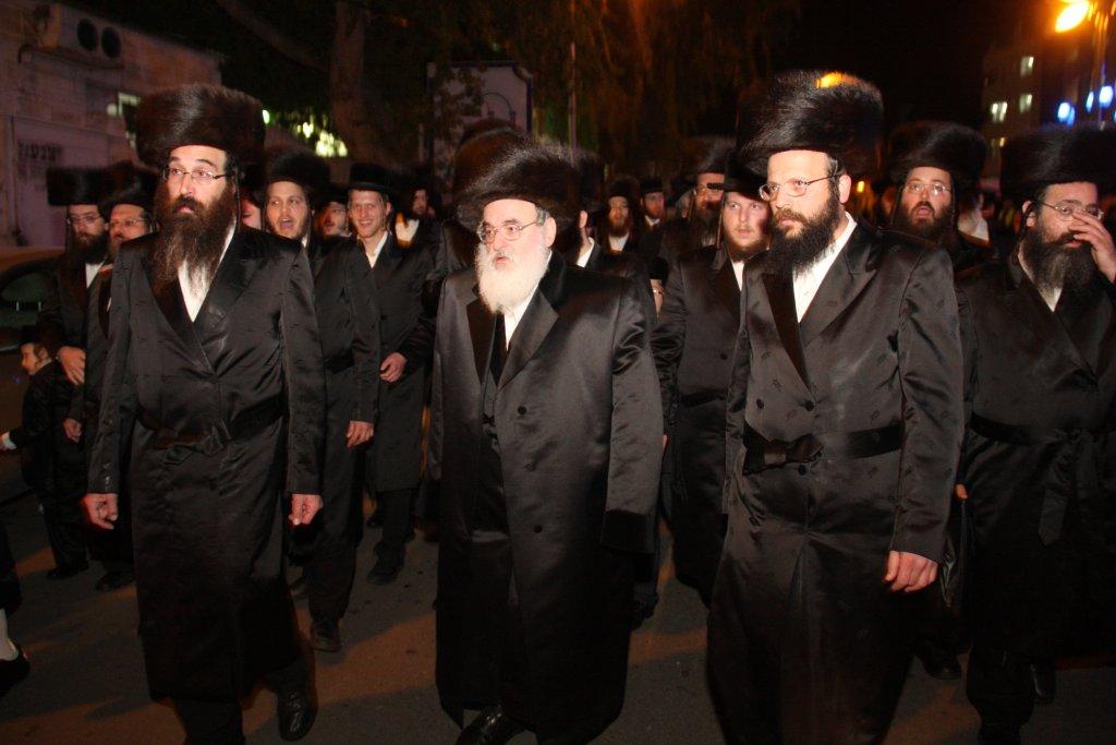 צפו בגלריה: ‏‏שמחת החתונה בחצר מטרסדורף