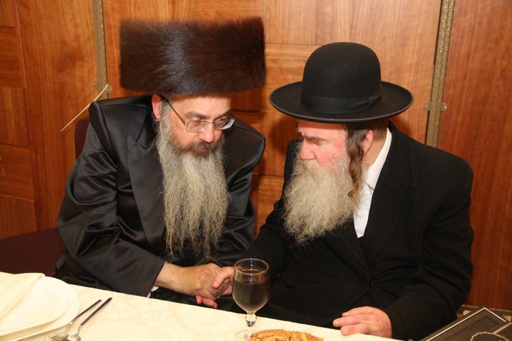 צפו בגלריה: ‏‏שמחת החתונה בחצר מטרסדורף