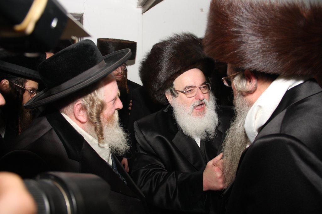 צפו בגלריה: ‏‏שמחת החתונה בחצר מטרסדורף