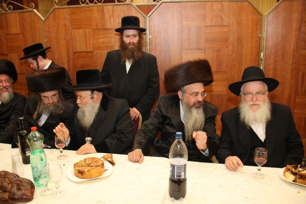 צפו בגלריה: ‏‏שמחת החתונה בחצר מטרסדורף