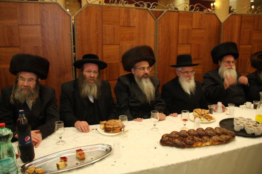 צפו בגלריה: ‏‏שמחת החתונה בחצר מטרסדורף