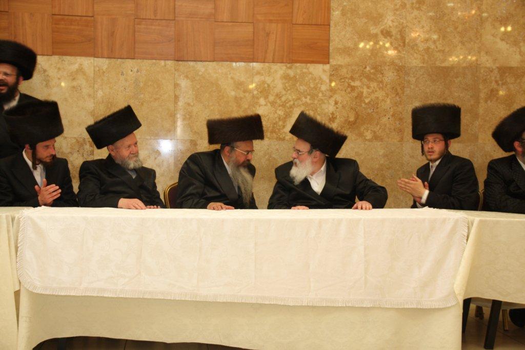 צפו בגלריה: ‏‏שמחת החתונה בחצר מטרסדורף