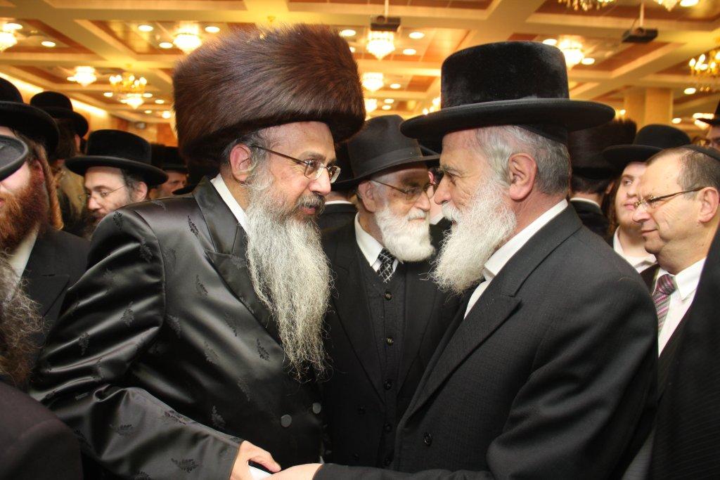 צפו בגלריה: ‏‏שמחת החתונה בחצר מטרסדורף