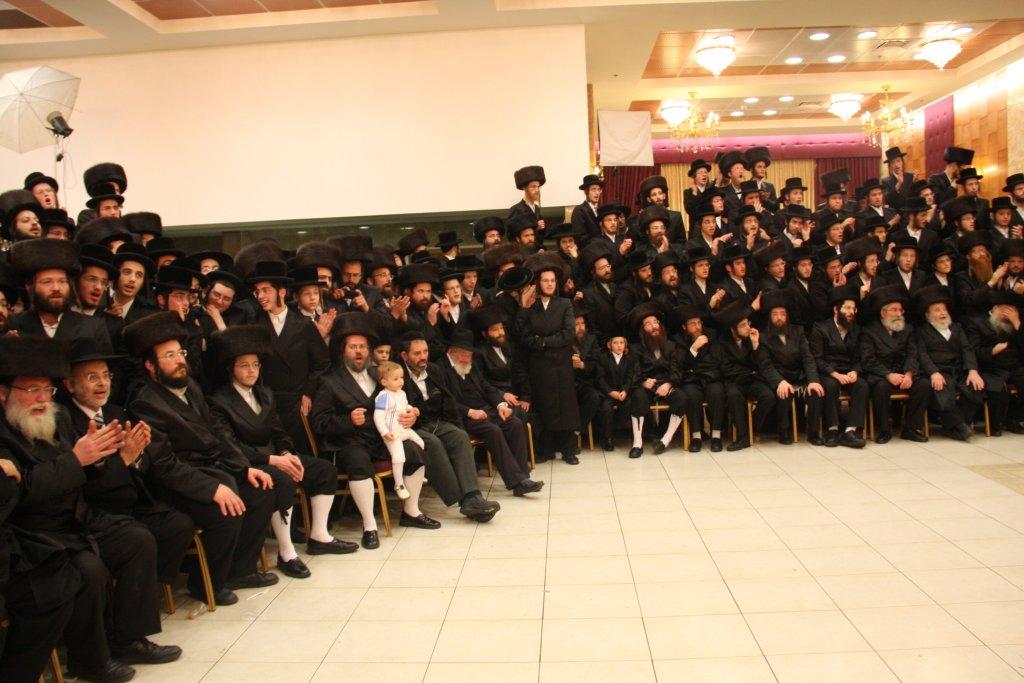 צפו בגלריה: ‏‏שמחת החתונה בחצר מטרסדורף