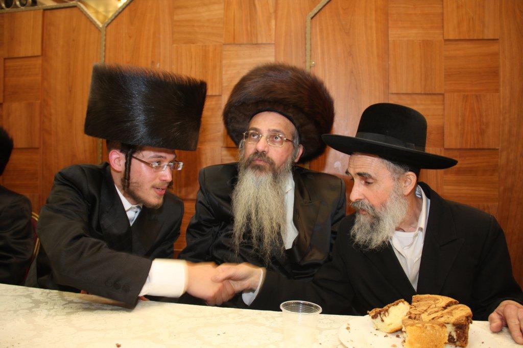 צפו בגלריה: ‏‏שמחת החתונה בחצר מטרסדורף