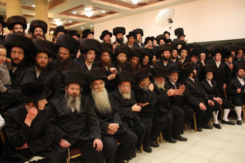 צפו בגלריה: ‏‏שמחת החתונה בחצר מטרסדורף