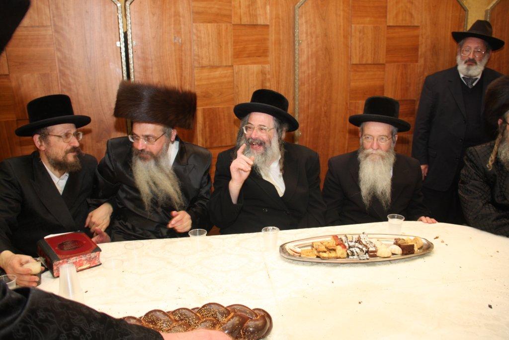 צפו בגלריה: ‏‏שמחת החתונה בחצר מטרסדורף